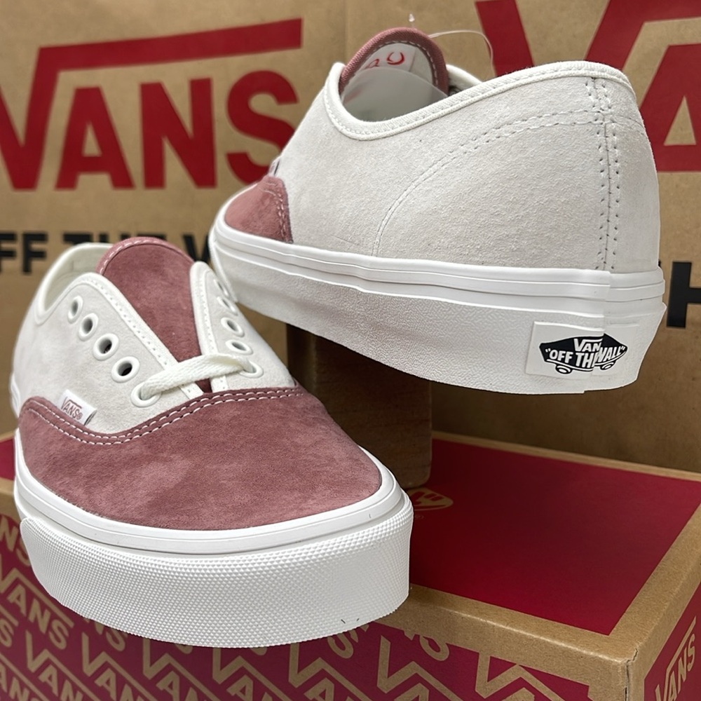 Vans Men’s Authentic Pig Suede Withered Rose
VN000BW5CHO
Sneakers - Picture 9 of 16